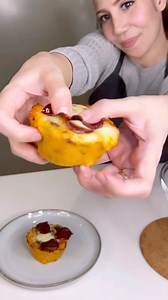 Strata, the Cheesy sister of Bread Pudding 😋 The first time I tried making Strata I followed the recipe from @wolfgangpuck’s cook book and I fell in love with it! Since then I’ve made many versions of Stratas with different fillings/ toppings. This Pepperoni Strata is a favourite of mine, perfect for weekend breakfast or brunch! You must try this recipe, you can also bake it in a casserole dish or cake pan! Tag me when you try this! ❤️ Pepperoni Strata Cups Ingredients: 400g pepperoni 70g brown