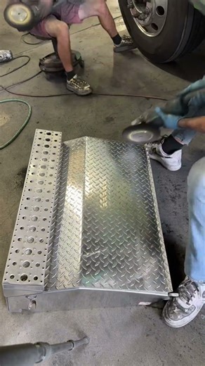 Diamond plate polishing doesn’t have to be difficult. It’s so satisfying to watch is mirror shine.