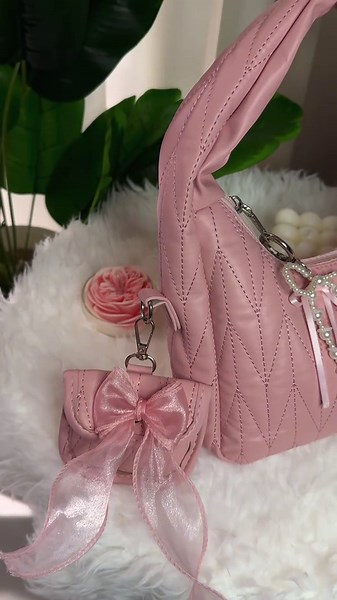 If it’s pink, it’s a yes from me 💞 #pinkaesthetic #pinkaddiction #foryoupage #betabag #bagforwomen