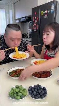 Afraid, no matter what is said, he won't eat.#funny #funnycouple #prank