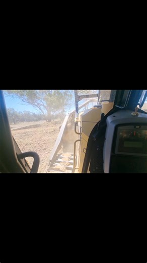 2.1K views · 18 reactions | The D7E doing D7E things #caterpillar #D7 #D7E #oakleighearthmoving | Oakleigh Earthmoving | Facebook