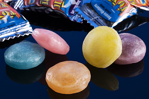 Toxic Waste Nuclear Fusion: Super sour candy with double-flavor combinations!