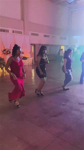 Wobble Baby Wobble Baby Wobble 🤪 #DancingWithMyDaughters #Wobble #wobblebaby #DanceWithKat #DanceLikeNoOnesWatching #WeddingFun #wobblechallenge