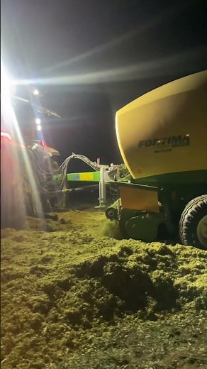 Maisballen pressen cornbales press #landwirtschaft #maissilage #krone #pöttinger #cornharvesting