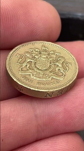 Cool 😎 1983 British Royal Arms One Pound Coin 🇬🇧 #coin #numismatics #money