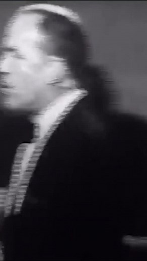 Fly away to the moon and play among the stars with Frank Sinatra as he performs “Fly Me To The Moon,” recorded live in 1965 at the Kiel Opera House in St. Louis, MO. 🌙🌌 | Frank Sinatra