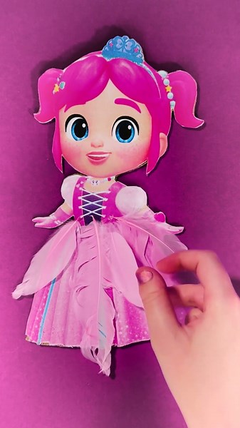 Who's This MERMAID In Front Of Me? 🧜‍♀️ Emmie Costume Craft Challenge #kids #shorts