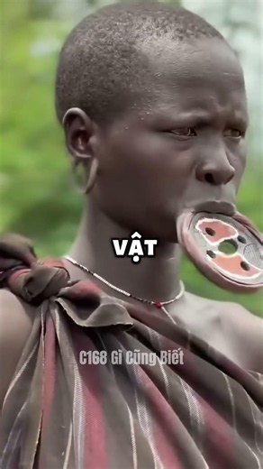 Trang sức của phụ nữ bộ tộc Mursi