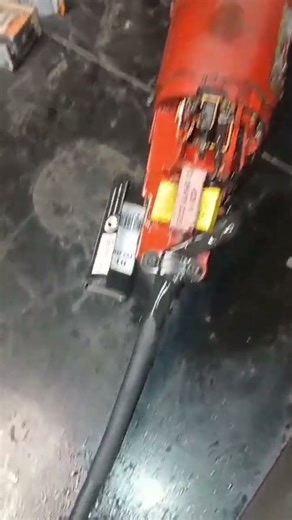 Making maintenance on cutting machine#maintenance #mechanics #automation #engineering