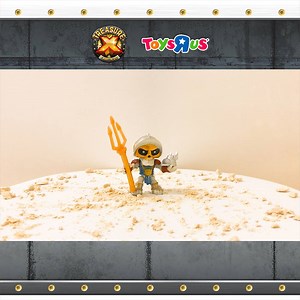 【🎉全新品牌TREASURE X 優先登陸玩具“反”斗城】 【🎉BRAND NEW TREASURE X pre-launch at Toys“R”Us】 TREASURE X 係一個充滿驚喜嘅冒險之旅，靠你嘅膽量去破解10個冒險關卡⚱，尋求神秘寶藏！當中機關處處，你要用力撕開外層，溶化粉末及逐層逐層拆解，你先至會發現當中嘅秘密！你會喺其他獵人當中脫穎而出，⛏揭開寶藏秘密嗎？一齊加入呢個尋找寶藏之旅啦🎉！🛒 http://bit.ly/2whGZ29 Treasure X is the ultimate surprise-reveal collectible with 10 levels of adventure ⚱! Rip, Fizz and Chip away to reveal the different layers and ⛏ discover the secrets hidden within! Will you be the hero that finds the TREASURE!? Start your treasure hunt NOW🎉! 🛒 htt