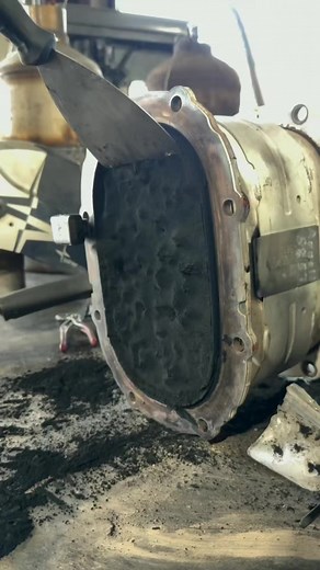 Dpf catalytic converter fully blocked #dpfcleaning #dpfregeneration #DPF #BD #workshop #work #automobile #machinelearning | Ishmail Hossain