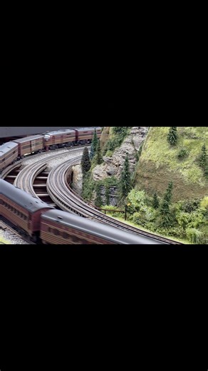 Heres a much more viewable video of the Pennsylvania RailRoad ABA set of Alcos in the Fleet of Modernism paint with matching streamlined cars . This is a KCC exclusive set by K-Line | Lower Susquehanna Valley Modular Railroaders