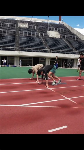 一般男性vsえびちゃん こんなことになるの？一般男性は陸上の練習始めて1ヶ月が経過中。10秒5はやっぱりモンスター。