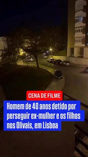 Homem de 40 anos detido por perseguir ex-mulher e os filhos nos Olivais, em Lisboa. Um homem foi detido depois de perseguir de carro a mulher e os filhos, no bairro dos Olivais, em Lisboa. O suspeito estava impedido de se aproximar da vítima que chegou a acionar o botão de pânico. O agressor chegou a tentar que a mulher se despistasse num momento que foi filmado por um morador. No carro branco à frente seguia uma mulher com os dois menores. A enteada de 14 anos e o filho de nove. O agressor, já 