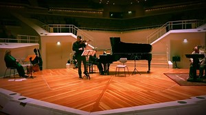 A clip from ‘Reb Itzik’s Nign’, a beautiful piece that Alan Bern wrote for Itzhak Perlman. From our dress rehearsal in the Berliner Philharmonie Kammermusiksaal, with the composer at the piano. Concerts tomorrow at 16.00 and on November 5th as well. | Noah Bendix-Balgley