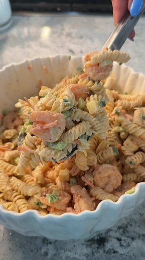 Cajun Shrimp Pasta Salad! 🦐 ✨ Ingredients: \t•\t12 oz pasta (rotini or bowtie) \t•\t1.5-2 lb medium shrimp, peeled & deveined \t•\tBritscookin Cajun seasoning \t•\tBlack pepper \t•\tJuice of 1 lemon For the salad: \t•\t1 green bell pepper, diced \t•\t1/2 cup shredded carrots \t•\t2 celery stalks, diced \t•\t1/3 cup green onions, sliced \t•\t1 cup white cheddar cheese, cubed small or shredded For the sauce: \t•\t3/4 cup mayo \t•\t1/4 cup sour cream \t•\t2 tsp Britscookin Cajun seasoning \t•\t1–2