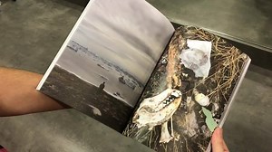 La revue Arthur sort lundi ! Un très jolie truc proposé par un collectif de photographes. Je suis rédacteur en chef général. Revue éphémère qui explore un Paris contemporain avec dedans plein de gens que j'aime, Francois et Ayyam Surreau, Wajdi Mouhawad, Leonore Mercier, James Noël et un Grand interview de votre serviteur. Voir le site https://louvrerivoli.bigcartel.com/ pour la commander ou savoir où la trouver. Bonne lecture ! Arthur. | arthur h.