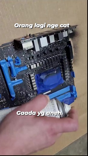 Orang random lagi nge cat. Sc: pcmr #motherboard #asus #ROG #paint #gaming | Indonesian PC Builder Forum