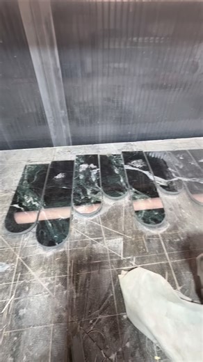 Vincent Zavaglia on Instagram: "Voici comment fabriquer une vasque en céramique unique — un style que vous n’avez encore jamais vu, une véritable œuvre d’art. #art #designinterieur #bathroomdesign #tiling #design #artist #design #interiordesign #arttiling #diy #inspiration"