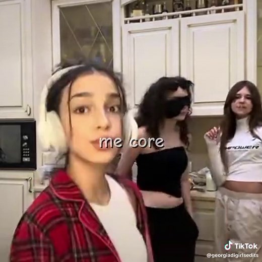 Georgiadi Sisters: Greek Trio Edit on YouTube and Roblox