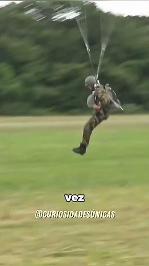How to land with a parachute? 🪂😨 #curiosities #funfacts #shorts