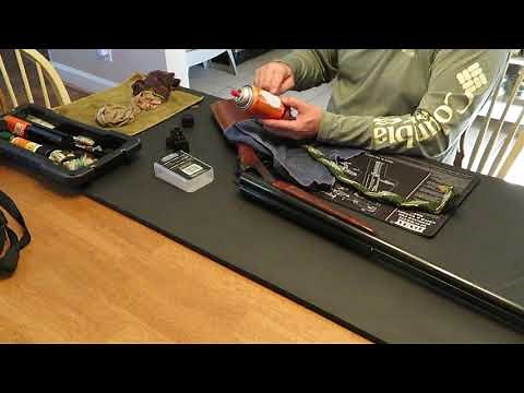 Savage Arms - Fox B - Series H - 20 Gauge double barrel shotgun, cleaning with a Boresnake.