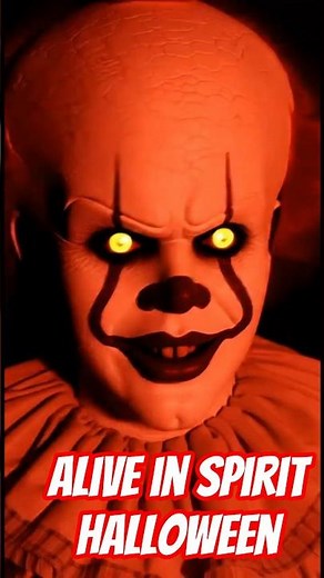 PENNYWISE COMES ALIVE in Spirit Halloween Store #shorts #scary #clown #pennywise #horror