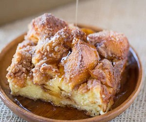Easy French Toast Bake with no overnight chilling and all your favorite French Toast flavors you can serve to your family or a large crowd. Perfect with warm maple syrup. https://dinnerthendessert.com/easy-french-toast-bake/ #instayum #foodporn #yum #instafood #buzzfeast #huffposttaste #buzzfeed #popsugar #foodgawker #easyrecipes #homecookingisthebest #thekitchn #eats #foodblogger #thefeedfeed #food52grams #damnthatsdelicious #marthafood #shareyourtable #getinmybelly #foodiesofinstagram #delish 