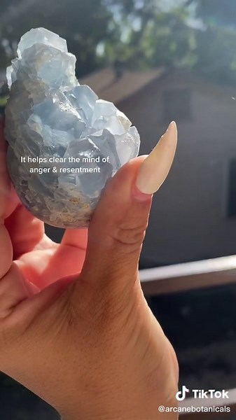 #Celestite appreciation🦋✨ #happysunday #celestitegeode #crystalproperties #magick #spiritual #highvibrations #witchtings