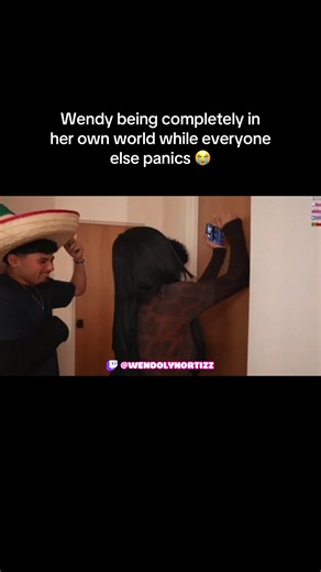 The way they all went into survival mode while Wendy was just living her best life 💀😂😂😂 TWITCH: Wendolynortizz @Wendy Ortiz #wendyortiz #wendolynortiz #twitchclips #fyp #yurnboi