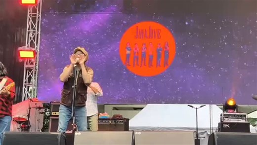Alhamdulillah. Berkahilah kami @javajivebandofficial Yaa Rabb.. Jauhkan kami dari segala keburukan yang nyata dan tersembunyi.. | Dany Gumilar