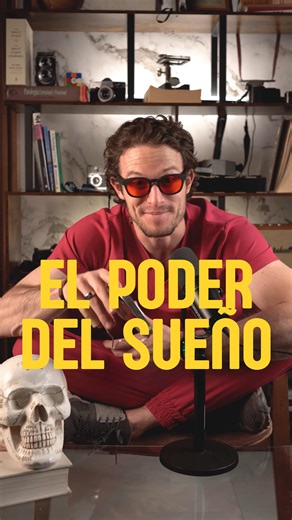 Patricio Ochoa on Instagram: "Dormir mal no solo afecta cómo te ves… sino cómo crees que te ves. Sí, esa sensación de verte “más feo, cansado o demacrado” tiene base científica. Un estudio publicado en Royal Society Open Science (2017) mostró que las personas que duermen mal no solo lucen menos atractivas para los demás, sino que también perciben su apariencia de forma más negativa. Es decir, tu cerebro te engaña y te hace sentir peor de lo que realmente estás. Esto sucede porque al dormir mal: