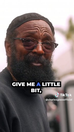 Staying with the same weight to ensure the same contraction throughout the rep. Working together to get the most out of each exercise! #charlesglass #charlesglasstraining #legday #legdayworkout @luman_kinali