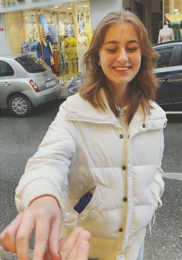 Netter Kommentar und Instagram-Follow für mehr Spaß!