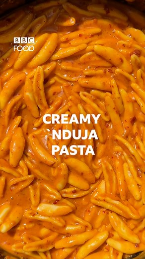 Do you know 'nduja? This spicy sausage from Calabria will perk up your pasta a treat and Zena Kamgaing has the perfect creamy creation for you! bbc.co.uk/food/recipes/creamy_nduja_pasta_88941 | BBC Food