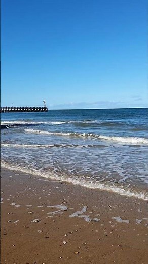 La mer sur la plage de Courseulles sur Mer en Normandie
