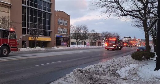 VIDEO: Fire crews responding to First Financial Bank building in Hamilton