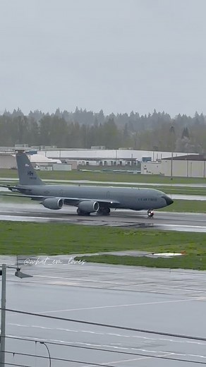 United States Air Force Boeing KC-135R Stratotanker taking off from PDX on 4/6/2024 #usairforce #kc135stratotanker #kc135 #militaryaircraft #takeoff #pdxairport #aviation #aviationlovers #aviationdaily #plane #planespotting #planespotter #飛行機撮影 #飛行機好きな人と繋がりたい #飛行機 #アメリカ空軍 | Emi Aviation