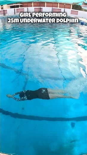 Girl Performing 25m Underwater (No Breathe) 🏊🏻 #swimming #underwater #challenge #swimmingpool