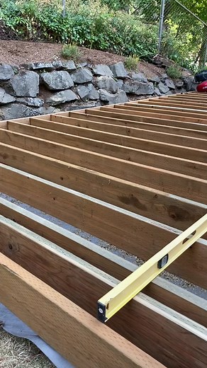 QUICKLY Even Up Deck Joists! #toolsofthetrade #alwayslearning #electricplaner #deckbuilder #deckbuilding