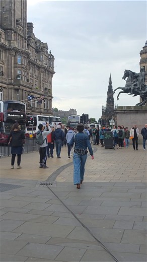 The ultimate 24-second tour showcasing the incredible architectural layers of Edinburgh! 🏴󠁧󠁢󠁳󠁣󠁴󠁿✨