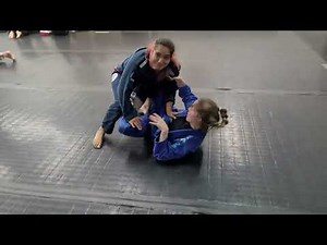BJJ Rollin' : 2 female Blue belts getting some live rolls in