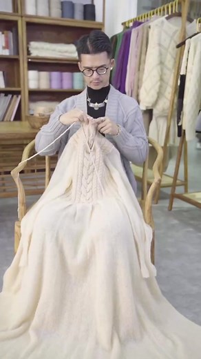 Knit a dress dress for your girlfriend, it should be beautiful #handmadesweater #needlework #handknitting #sweater #knitsweater #crafrman #中国匠人 #爱生活爱手艺 #手工编织 #高端定制 #tiktok