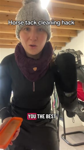 I can’t get over this tack cleaning / conditioning hack it so cheap easy and quick! Use a tanning mitt 😮 #equestrian #horserider #horseriding #tackcleaning #leathercare