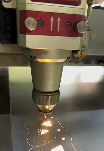 A 0.2 mm thick shaped gasket is being laser-processed! The material is nickel-plated~#laserprocessing #technology #metal #alien
