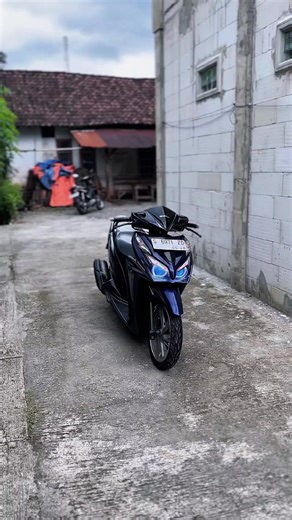 Exploring the Vario 125 Motorcycle