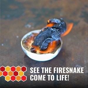 Look at our Firesnake in action! 🔥🐍 This week at Street Science, we’re exploring reversible and irreversible changes! Our Firesnake experiment is a perfect example of an irreversible change. We burn sugar and sodium bicarbonate, producing carbon dioxide and elemental black carbon (charcoal). Once the sugar decomposes, it can’t return to its original state—this is an irreversible transformation! 🧊 Ice cream melting? That’s reversible—you can freeze it again! 🍳 Cooking an egg? That’s irreversi