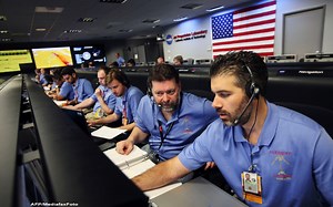 Robotul Curiosity a ajuns pe Marte. Prima fotografie de pe Planeta Rosie