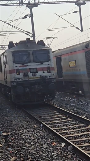Train Horn Sound Effect comparison CNB WAP7 and Gorakhpur Vande Bharat