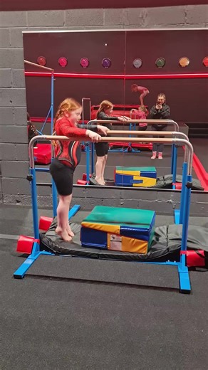 ❤️🖤 Casts🖤❤️ Evie working super hard on her casts for the bar! It's harder than it looks! #gymnasts #kymnastics #fyp #gymnastics